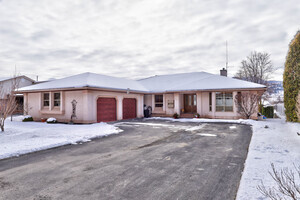 NEW LISTING! RANCHER WITH FINISHED BASEMENT AT RIVERSHORE ESTATES Image
